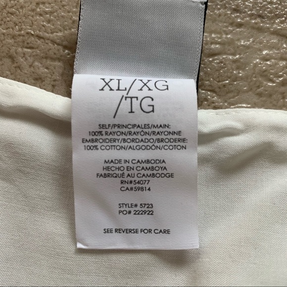 🔴 SOLD - CAbi Frolic Top - Size XL - Picture 11 of 11